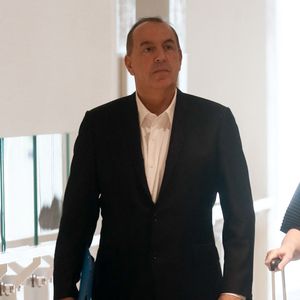 Exclusif - L'animateur de radio, journaliste, présentateur de télévision et producteur français, Jean-Marc Morandini, accompagné de son avocate, maître F.Rault, arrive à la chambre correctionnelle du tribunal judiciaire de Paris Batignolles, le 14 juin 2023. Jean-Marc Morandini est jugé pour "harcèlement sexuel" et "travail dissimulé", à Paris, lors du deuxième et dernier jour de son procès.
© Christophe Clovis /Bestimage