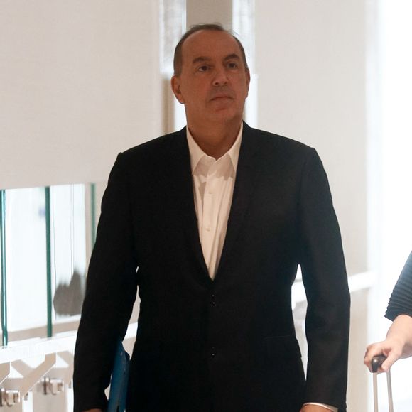 Exclusif - L'animateur de radio, journaliste, présentateur de télévision et producteur français, Jean-Marc Morandini, accompagné de son avocate, maître F.Rault, arrive à la chambre correctionnelle du tribunal judiciaire de Paris Batignolles, le 14 juin 2023. Jean-Marc Morandini est jugé pour "harcèlement sexuel" et "travail dissimulé", à Paris, lors du deuxième et dernier jour de son procès.
© Christophe Clovis /Bestimage