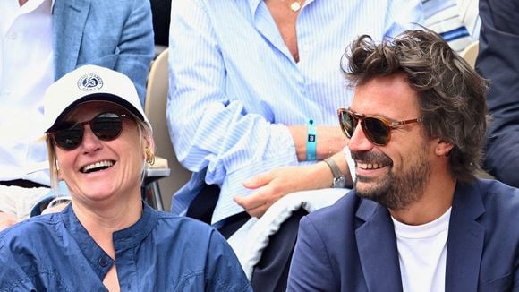 Anne-Élisabeth Lemoine et Bertrand Chameroy s’affichent complices à Roland-Garros : ils se retrouvent loin des plateaux