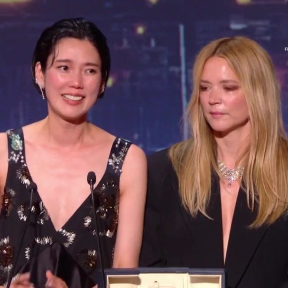 Côté interprétation, Virginie Efira et Tao Okamoto ont été récompensées par le prix d’interprétation féminine pour le film Soudain, de Ryūsuke Hamaguchi.

Virginie Efira et Tao Okamoto au Festival de Cannes 2026