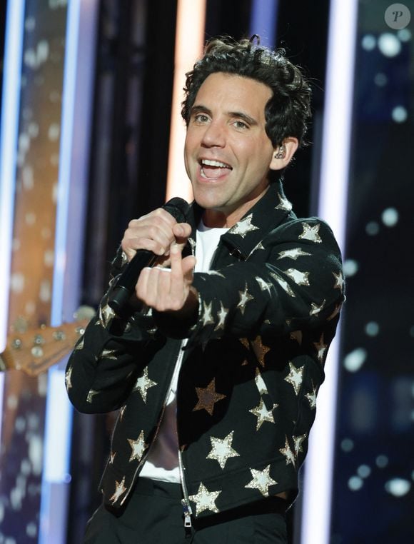 Mika - Les célébrités se mobilisent pour la 38ème édition du Téléthon dans les studios de France 2 à Paris © Coadic Guirec / Bestimage