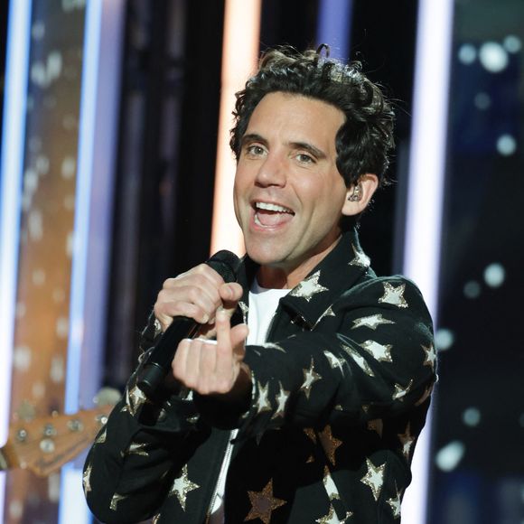 Mika - Les célébrités se mobilisent pour la 38ème édition du Téléthon dans les studios de France 2 à Paris © Coadic Guirec / Bestimage