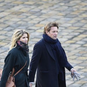 Laurent Delahousse et Alice Taglioni assistent aux funérailles de l'académicien français Jean d'Ormesson aux Invalides à Paris, en France, le 8 décembre 2017. Photo : Eliot Blondet/ABACAPRESS.COM