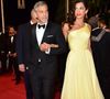 L’animatrice a ensuite refait la même chose avec le mari d'Amal Clooney

George Clooney et sa femme Amal Alamuddin Clooney (bijoux Cartier) - Descente des marches du film "Money Monster" lors du 69ème Festival International du Film de Cannes. Le 12 mai 2016. © Giancarlo Gorassini/Bestimage