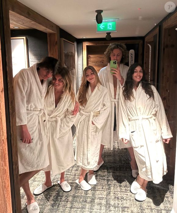 Ce mardi 11 mars 2025, le meilleur ami de Sasha Nikolic a partagé de rares images de son escapade de rêve dans la célèbre station prisée des stars et des plus grandes fortunes. 

(Capture d'écran Instagram - joalukasnoah).