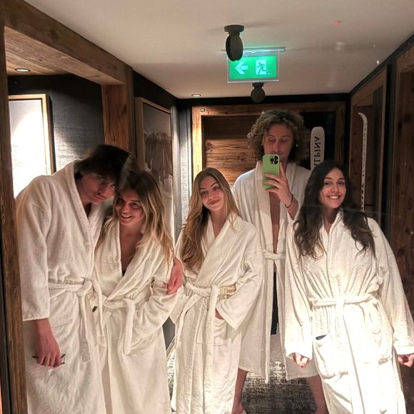 Ce mardi 11 mars 2025, le meilleur ami de Sasha Nikolic a partagé de rares images de son escapade de rêve dans la célèbre station prisée des stars et des plus grandes fortunes. 

(Capture d'écran Instagram - joalukasnoah).