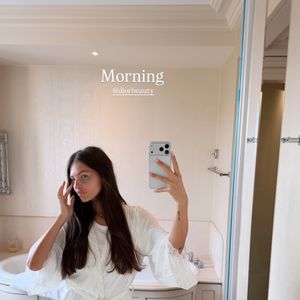 Benjamin Attal avait opté pour un élégant costume bleu marine, et le couple est arrivé en Porsche décapotable.

Thylane Blondeau a partagé les coulisses de son mariage avec Benjamin Attal. Capture d'écran Instagram