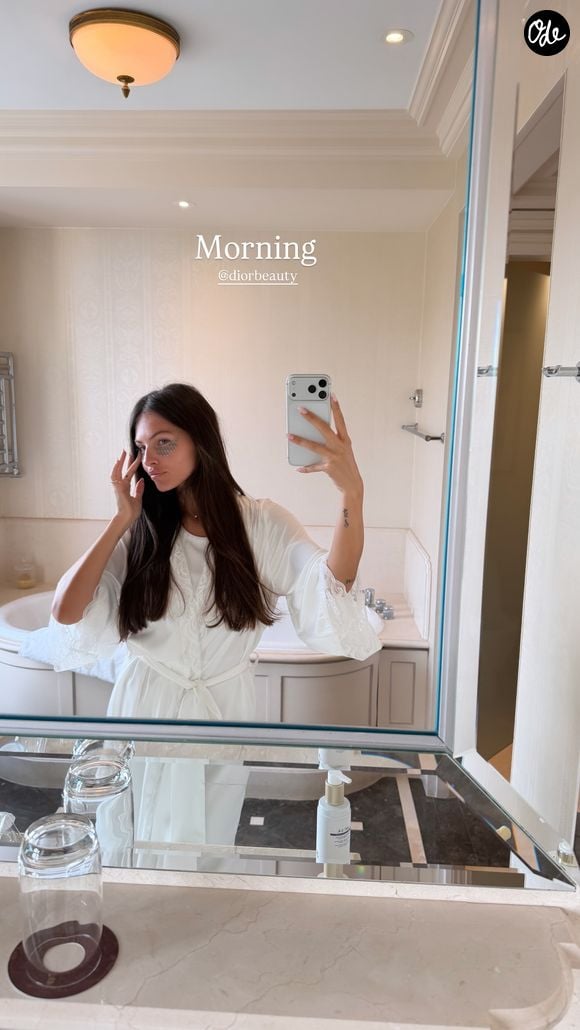 Benjamin Attal avait opté pour un élégant costume bleu marine, et le couple est arrivé en Porsche décapotable.

Thylane Blondeau a partagé les coulisses de son mariage avec Benjamin Attal. Capture d'écran Instagram