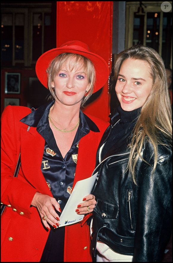 Archives - Evelyne Leclercq et sa fille lors de la Semaine du cinéma espagnol à Paris en 1989 Agence / Bestimage