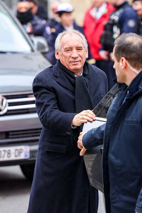 François Bayrou, Premier ministre et ami d'enfance de la défunte - Arrivées aux obsèques de C.Laborde en l’église Saint-Roch à Paris, le 6 février 2025. Décédée le 28 janvier 2025 à l'âge de 73 ans, l'ancienne présentatrice météo de TF1 (1988 - 2017) était atteinte de la maladie neurodégénérative à corps de Lewy. 
© Jacovides - Moreau / Bestimage