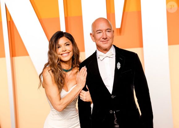 Beverly Hills, Californie - La soirée des Oscars 2025 de Vanity Fair, animée par Radhika Jones au Wallis Annenberg Center for the Performing Arts. © Backgrid USA / Bestimage

Photos : Lauren Sánchez, Jeff Bezos