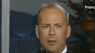 "C'est triste, il a dû sauver le monde 53 fois" : Bruce Willis diminué, un grand réalisateur français qui a travaillé avec lui se confie