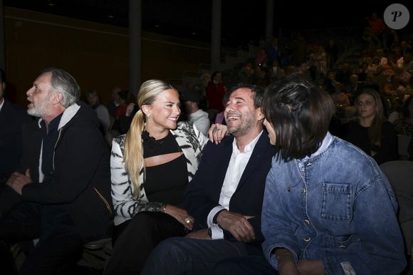 L'ancienne chroniqueuse de "TPMP" a déjeuné avec Bernard Montiel. 

Exclusif - Kelly Vedovelli, Bernard Montiel, Géraldine Maillet et Jean-Michel Maire - Les célèbres personnalités de la télé se sont retrouvées avec bonheur, dans le Sud, à Vallauris Golf-Juan © Jack Tribeca/Bestimage