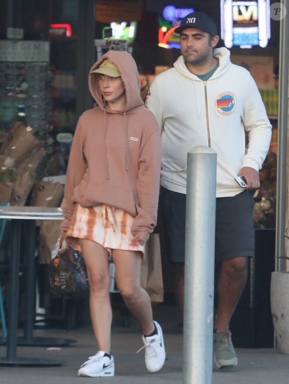 Exclusif - Lady Gaga et son compagnon Michael Polansky font du shopping à Malibu le 21 mai 2022.