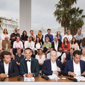 Exclusif - Bertrand Chameroy, Mohamed Boufhafsi, Pierre Lescure, Patrick Cohen sur le plateau de l'émission "C à vous" lors du 77ème Festival International du Film de Cannes le 20 mai 2024.