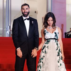 Lyna Khoudri et Karim Benzema ont officialisé leur relation lors de la montée des marches au Festival de Cannes

Karim Benzema et sa compagne Lyna Khoudri à la descente des marches du film « 13 jours 13 nuits » lors du 78ème Festival International du Film de Cannes. Le 23 mai 2025
© © Jacovides-Moreau / Bestimage / Bestimage