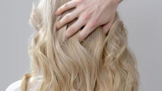 Cheveux décolorés mais zéro casse : Cette routine miracle a complètement changé mes longueurs