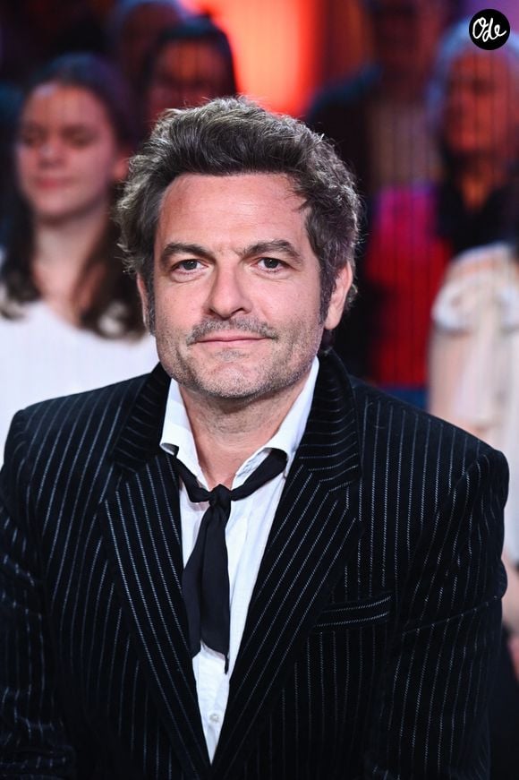 Le musicien revisite dix comptines célèbres, arrangées et chantées à sa manière.

Exclusif - Matthieu Chedid à l'enregistrement de l'émission "Le Grand Echiquier : Spéciale Charles Aznavour" à l'Opéra royal de Versailles, le 29 mai 2025.  Photo : Guillaume Gaffiot / Bestimage
