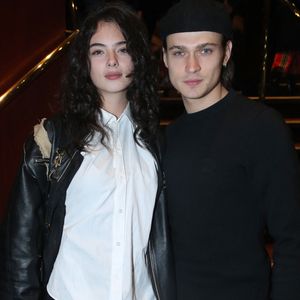 Depuis près de trois ans, ils vivent une relation solide entre plusieurs pays.
Deva Cassel et son compagnon Saul Nanni (comédien de la série " Le Guépard ") - Célébrités assistent à la générale du Ballet "Carmen" au théâtre Libre à Paris le 9 avril 2025. © Bertrand Rindoff/Bestimage