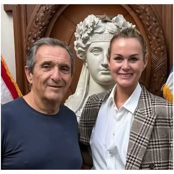 Serge Varsano est depuis quelques mois en couple avec Laeticia Hallyday.

Serge Varsano et Laeticia Hallyday @Instagram