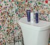 Cette astuce complète le nettoyage, mais ne remplace pas la réparation d'une éventuelle fuite.

Pourquoi est-ce important de mettre du bicarbonate de soude autour des toilettes ?