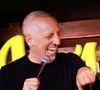 Des propos très francs, fidèle à la transparence qu’on connaît de l’interprète de "Chouchou".
Gad Elmaleh - Le célèbre humoriste Gad Elmaleh a inauguré lundi 3 février 2025 Le Vig’s, un tout nouveau Comedy Club situé sur le Vieux-Port de Marseille.
Un concept créé par 3 amis d’enfance, Stéphane Cohen, le marseillais du trio qui a toujours été à la tête de restaurants et brasseries, et qui réfléchit à un nouvel établissement, William Azoulay qui a un sens aigu de la gestion, et Gad Elmaleh qui soufflera l’idée de l’ouverture d’un comedy club à l’oreille de ses amis : Le Vig’s, c'est l'endroit idéal pour savourer des « drinks, food et rigolade » !Ce nouvel établissement, installé dans les anciens locaux de Steak’n Shake, se trouve à proximité du Bar de la Marine et du Shamrock. Le Vig’s promet une expérience unique, mêlant jeunes stand-uppeurs, humoristes établis et nouveaux talents. La programmation, riche et variée, reflète bien la scène marseillaise, avec des spectacles de stand-up, d'improvisation, de musique live et des soirées à thème.Le Vig’s ne se limite pas qu'à l'humour : il organisera également des soirées festives, parfois thématiques, avec de la musique live, des DJ et des spectacles d'improvisation. Gad Elmaleh, en favorisant la proximité avec le public, invitera des jeunes talents à se produire deux fois par semaine, et il n'exclut pas de monter lui-même sur scène de temps à autre. Des humoristes confirmés, comme le Marseillais Redouanne Bougheraba, sont également attendus pour rehausser la visibilité de cette nouvelle salle et tester leurs spectacles.
© Franz Chavaroche / Bestimage