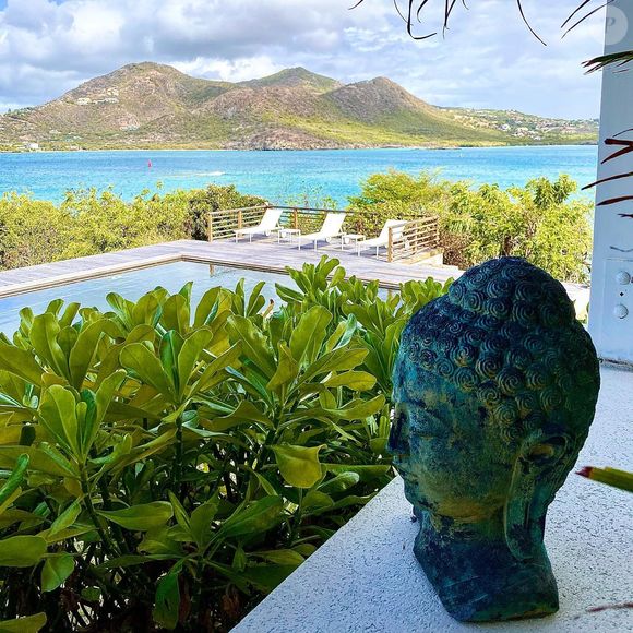 Un reptile s'est glissé à l'intérieur des murs

La maison de Jean-Paul Belmondo aux Caraïbes. Instagram