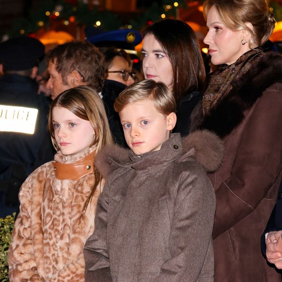 Le prince Albert II de Monaco, la princesse Charlene, leurs enfants, la princesse Gabriella et le prince héréditaire Jacques ont inauguré le marché de Noël sur le port Hercule à Monaco, le 5 décembre 2025. © Claudia Albuquerque/Bestimage