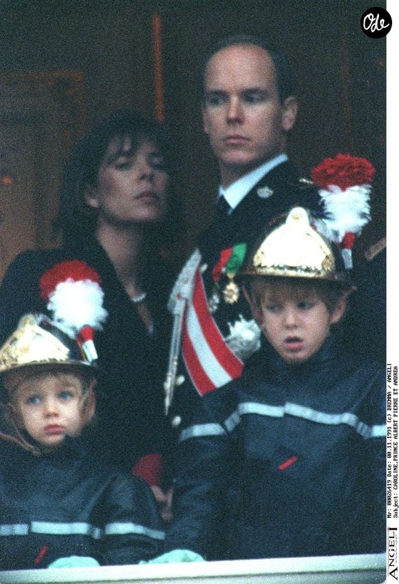 La princesse Caroline de Monaco, le prince Albert de Monaco, Andrea Casiraghi et Pierre Casiraghi lors des célébrations de la Fête nationale monégasque, en novembre 1991. Crédit photo : Marion Brenna / Bestimage.