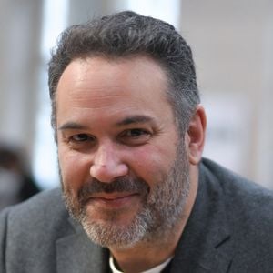 Bruce Toussaint lors de l'événement "Les Grandes Rencontres Hachette", à l'occasion du 200ème anniversaire de l'éditeur, au palais Brongniart à Paris (13 - 15 mars 2026), le 13 mars 2026. 

© Lionel Urman / Bestimage