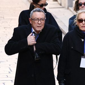Nicolas Charrier, fils de Brigitte Bardot, et la famille arrivant à l'église Notre-Dame de l'Assomption, pour la cérémonie funéraire de l'actrice française Brigitte Bardot, à Saint-Tropez, dans le sud-est de la France, le 7 janvier 2026. Photo par Raphael Lafargue/ABACAPRESS.COM