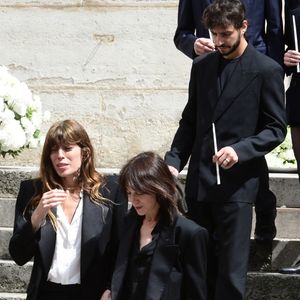 Lou Doillon, Charlotte Gainsbourg, Ben Attal - Sorties des obsèques de Jane Birkin en l'église Saint-Roch à Paris. Le 24 juillet 2023
© Jacovides-KD Niko / Bestimage