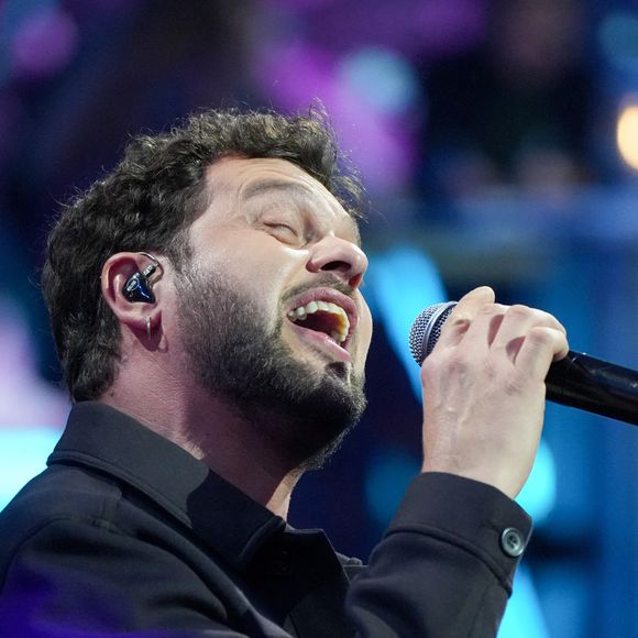 Claudio Capéo lors de la deuxième soirée de la 39ème édition du Téléthon sur France 2 aux Studios du Lendit à Saint-Denis, France, le 6 décembre 2025. Les trente heures du Téléthon 2025 s'achèvent sur un compteur de 83,5 millions d'euros. © Anne-Sophie Guebey/Bestimage