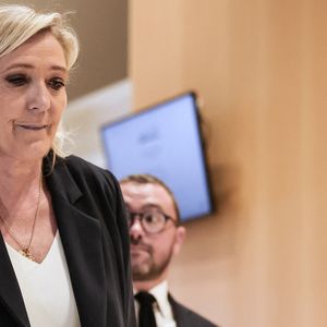 Marine Le Pen, pour le procès de l'affaire des assistants parlementaires européens du parti d'extrême-droite du Front national (FN) au tribunal correctionnel de Paris, France, le 14 octobre.
