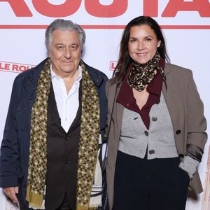 Celui qui partage sa vie depuis 2004 avec Isabelle de Araujo a expliqué ne plus vouloir incarner le célèbre Gaulois. 

Christian Clavier et sa femme Isabelle de Araujo - Avant-première du film "Le Routard" au cinéma Max Linder à Paris le 24 mars 2025. © Denis Guignebourg/Bestimage