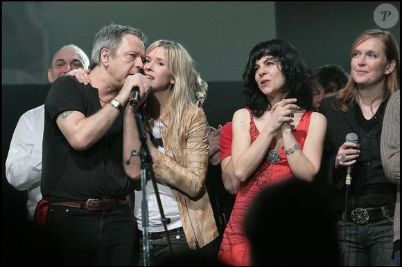 Renaud et Romane Serda (enceinte).
©ALAIN GUIZARD / BESTIMAGE