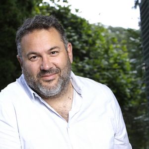 Rendez-vous avec Bruce Toussaint lors de la 5ème édition des écrivains chez Gonzague Saint Bris à Chanceaux-près-Loches le 27 août 2023. © Cédric Perrin / Bestimage