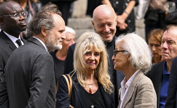 Il n’hésitait pas à ouvrir la scène du Gymnase à de jeunes talents, offrant aux étudiants la chance de fouler les planches d’un lieu chargé d’histoire.

Jean-Marc Dumontet, Daniel Russo et sa femme Lucie avec la veuve - Obsèques de Jacques Bertin en l'église Saint-Roch à Paris le 28 juillet 2025. © Pierre Perusseau/Bestimage