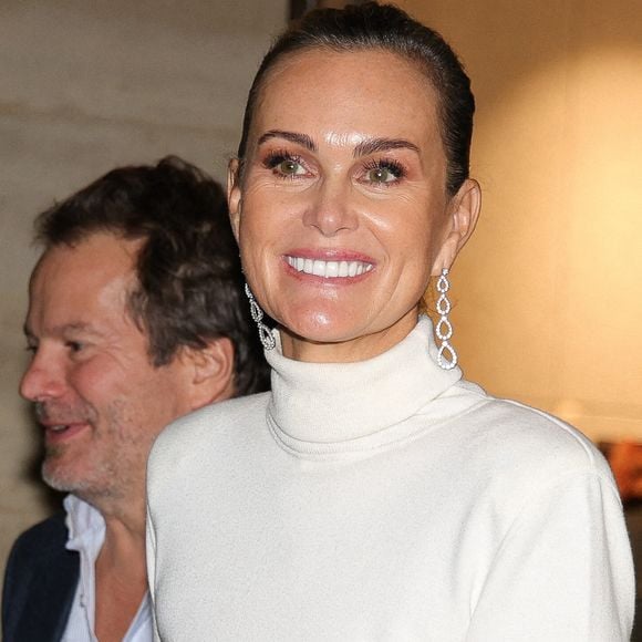 Laeticia Hallyday a été aperçue continuant ses nuits glamour au Costes, embrassant la vie nocturne parisienne à Paris, France, le 30 septembre 2024. La célèbre personnalité rayonnait d'élégance alors qu'elle se mêlait à ses amis et aux autres invités. Photo by Aissaoui Nacer/Splash News/ABACAPRESS.COM