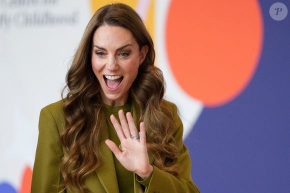 Kate Middleton, princesse de Galles, lors d'une visite à Home-Start à Oxford, le 9 octobre 2025. Home-Start UK se prépare à déployer une formation auprès de son réseau de 9 000 bénévoles sur la base de la série explicative du Centre for Early Childhood de la Royal Foundation. Photo : PA Photo/ Bestimage