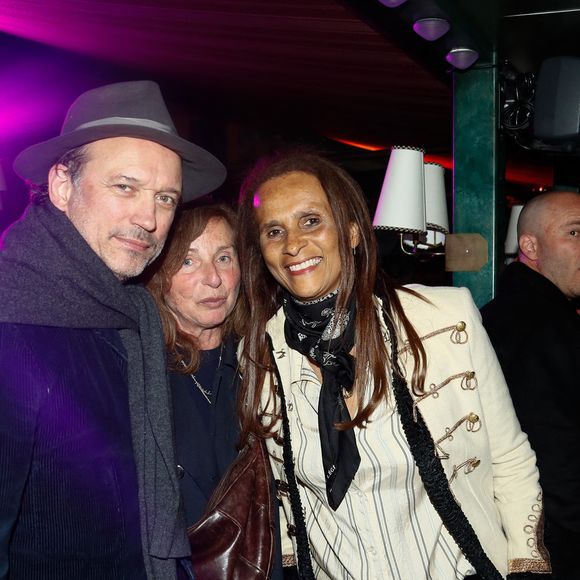 Guest, Vincent Pérez et sa femme Karine Silla lors du Prix de la La Closerie des Lilas à Paris le 6 mai 2025.

© Christophe Clovis / Bestimage