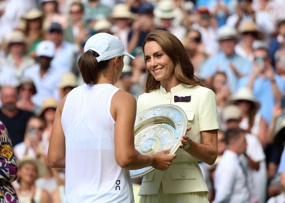 Catherine Middleton, princesse de Galles avec Iga Swiatek qui remporte la finale dame du tournoi de tennis de Wimbledon le 12 juillet 2025. Photo par Zuma Press/Bestimage