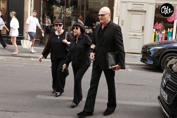 Exclusif - Monique Mathieu, Mireille Mathieu et Hervé Marc (manager et le fidèle collaborateur de la chanteuse) lors de la cérémonie religieuse pour Olivier Echaudemaison en l'église Saint-Roch à Paris, France, le 7 septembre 2026. © Christophe Aubert/Bestimage