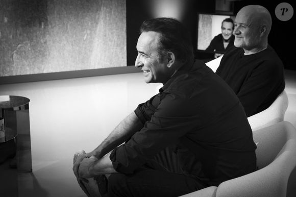 Jean Dujardin, Jan Kounen, sur le plateau de Clique présenté par M.Achour, et diffusé sur Canal + le 27 octobre 2025, à Paris, France, le 21 octobre 2025. © Jack Tribeca/Bestimage
