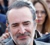 Jean Dujardin a livré un discours très émouvant, refusant de lui dire adieu.

Jean Dujardin - Sorties des obsèques de Bruno Salomone en l'église Sainte-Anne de Polangis de Joinville-le-Pont (Val-de-Marne) le 23 mars 2026. © Cyril Moreau - Dominique Jacovides / Bestimage