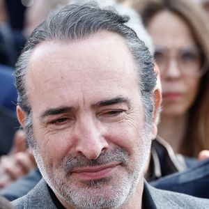 Jean Dujardin a livré un discours très émouvant, refusant de lui dire adieu.

Jean Dujardin - Sorties des obsèques de Bruno Salomone en l'église Sainte-Anne de Polangis de Joinville-le-Pont (Val-de-Marne) le 23 mars 2026. © Cyril Moreau - Dominique Jacovides / Bestimage