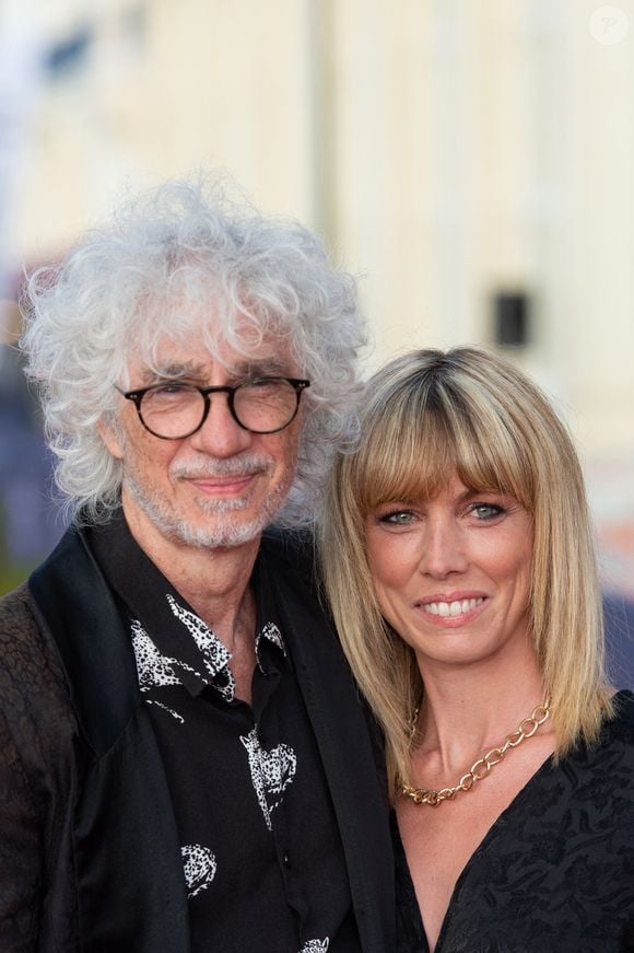 Louis Bertignac et Laetitia Brichet sur le tapis rouge du 35ème Festival du Film de Cabourg à Cabourg, France, le 11 juin 2021. Photo Aurore Marechal/ABACAPRESS.COM