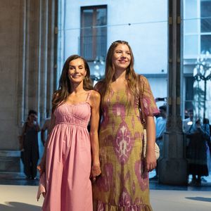 Le roi Felipe VI, la reine Letizia, la princesse héritière Leonor et la princesse Sofia visitent l'exposition "Paysage-Miro" de Joan Miro à La loge de Palma à Majorque, le 5 août 2025. LALO YASKY / BESTIMAGE
