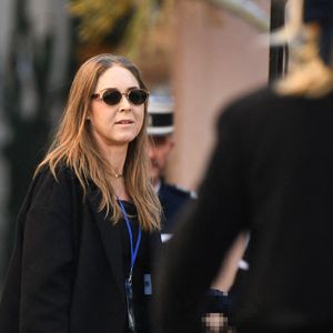 Les obsèques se sont déroulées ce mercredi 7 janvier 2026 à Saint-Tropez

Anna, la petite-fille de Brigitte Bardot avec ses enfants arrivant à l'église Notre-Dame de l'Assomption, pour la cérémonie funéraire de l'actrice française Brigitte Bardot, à Saint-Tropez, dans le sud-est de la France, le 7 janvier 2026. Photo par Julien Reynaud/APS-Medias/ABACAPRESS.COM