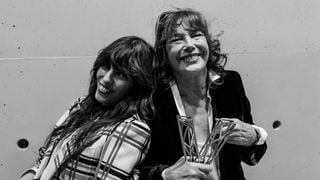 Après le départ de Jane Birkin, Lou Doillon a quitté la France pour se "mettre à l’abri" : elle s’est réfugiée dans un pays voisin